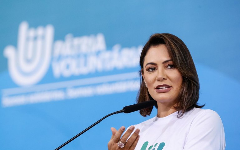 Michelle questiona aliança do PL com Ciro Gomes; líder estadual diz que decisão tem aval de Bolsonaro