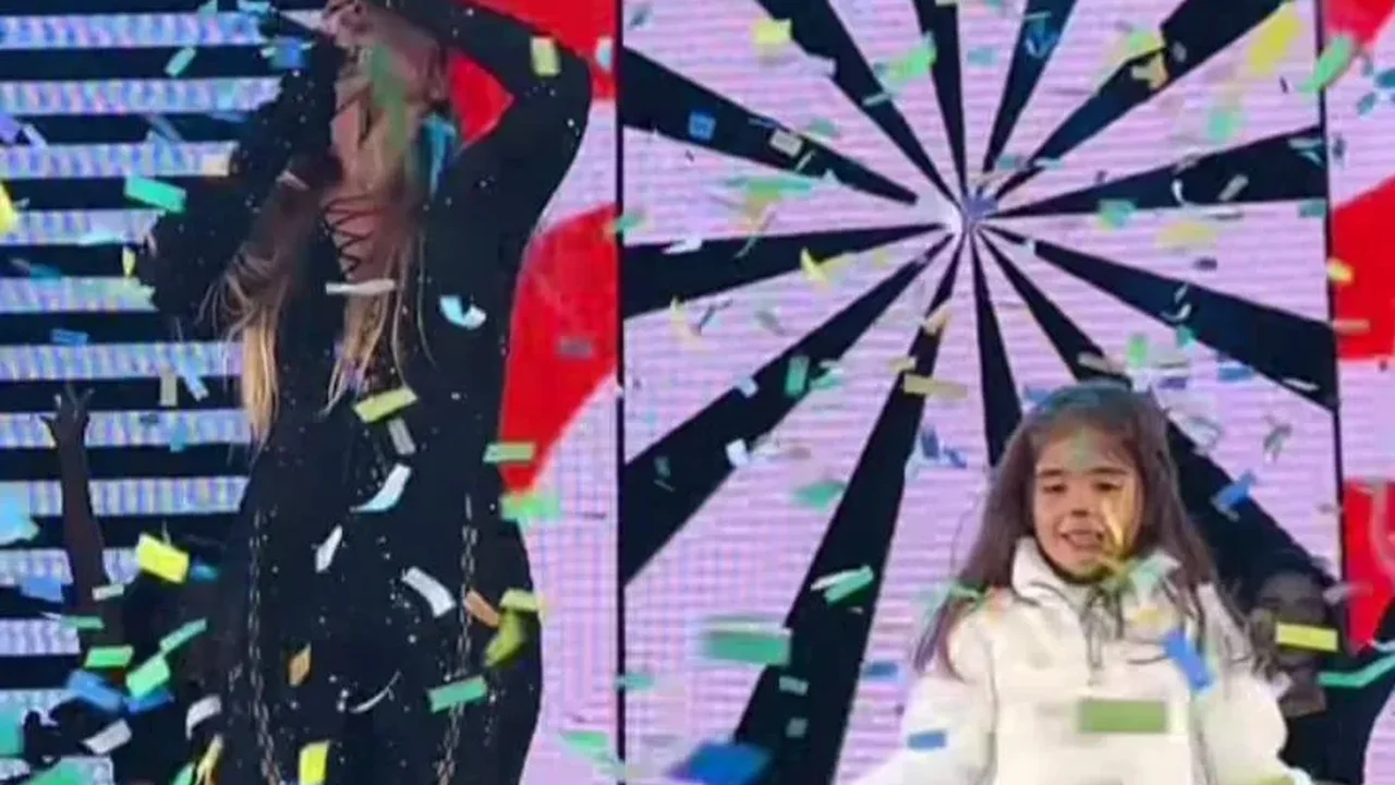 Filha de Ivete Sangalo rouba a cena durante show em Portugal