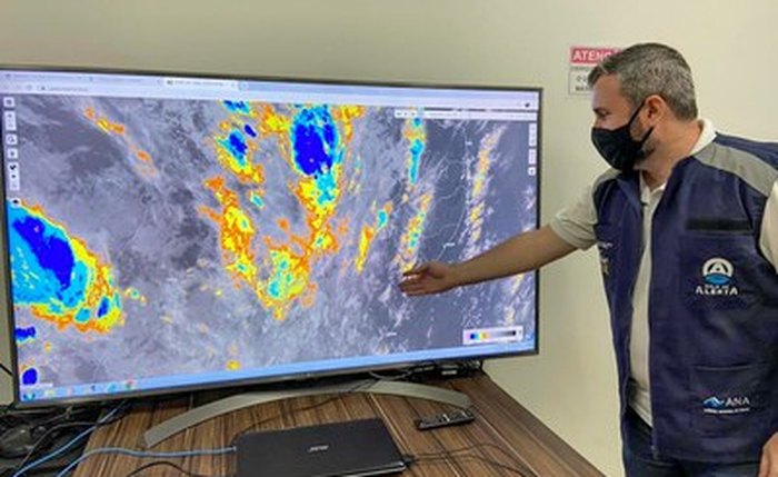 Também há previsão de chuva de intensidade fraca à moderada, intercalando com períodos de tempo seco nessas regiões
