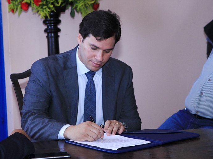 Prefeito Cacau sanciona lei que cria novo Código Tributário de Marechal