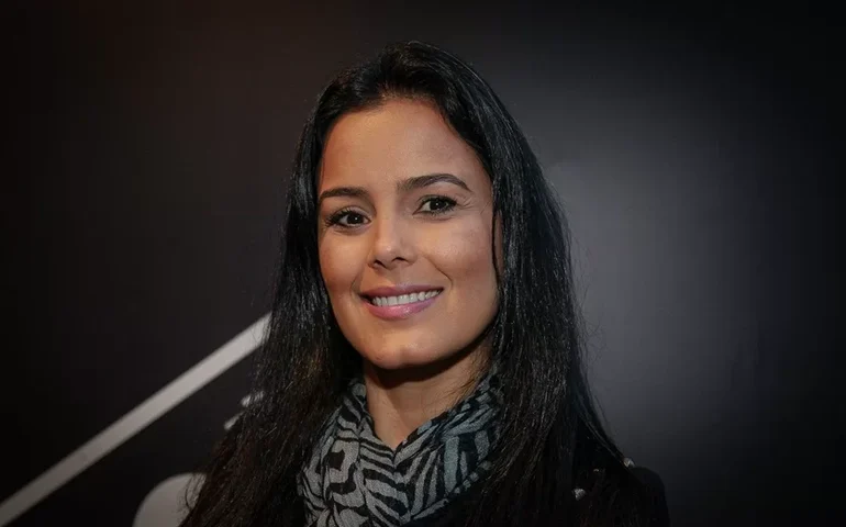 Luciele Di Camargo reforma mansão, compartilha 'quebra-quebra' e brinca: 'Vizinhos estão bravos'