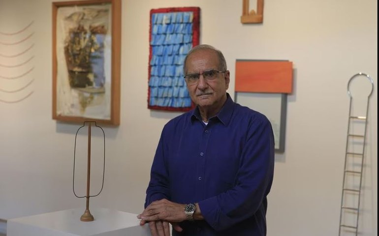 Professor monta uma coleção de arte com pouco dinheiro