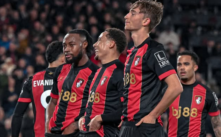 Bournemouth vence o Tottenham e ensaia reação no Campeonato Inglês