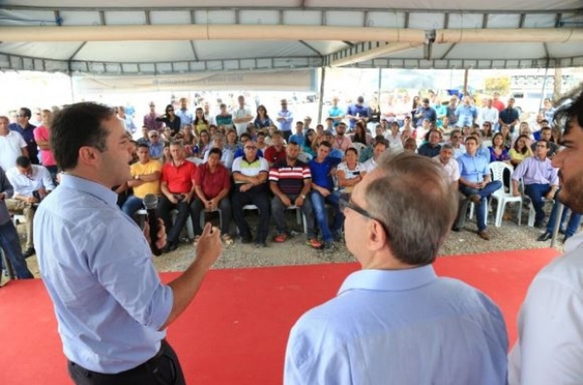 Governador dá início à obra que beneficia oito bairros de Maceió