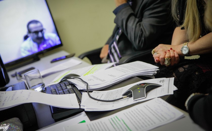 Juízes e membros do MP querem continuar com audiências remotas