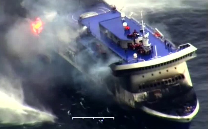 Sobe para cinco número de mortos em balsa incendiada no Mar Adriático