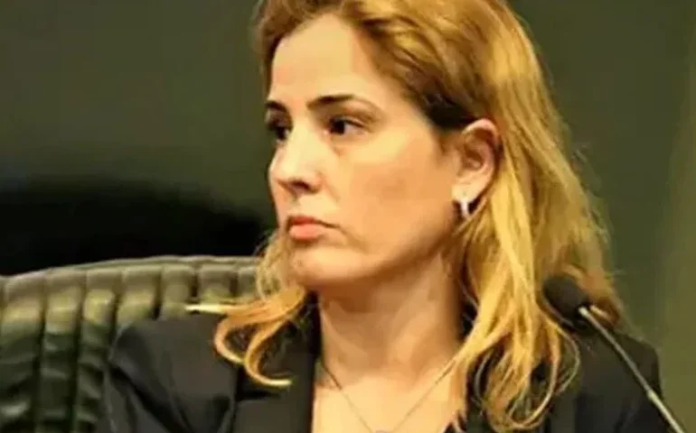 'Justiceiros réus' e 'colapso da lava jato': governistas comemoram afastamento de Gabriela Hardt