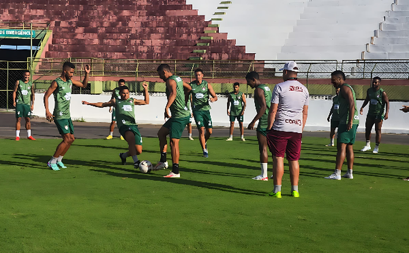 Fluminense treina de olho no Athletico-PR, mas faz mistério sobre situação de Thiago Silva