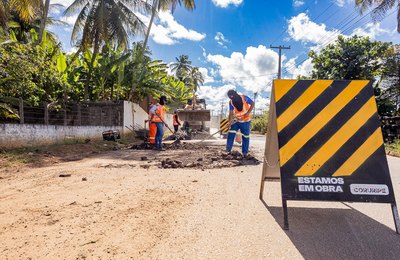 Prefeitura de Coruripe inicia manutenção de via de acesso ao distrito de Barreiras