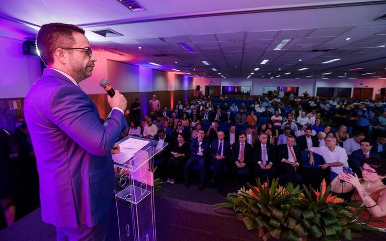 Governador destaca parcerias entre Estado e prefeituras durante Congresso da AMA