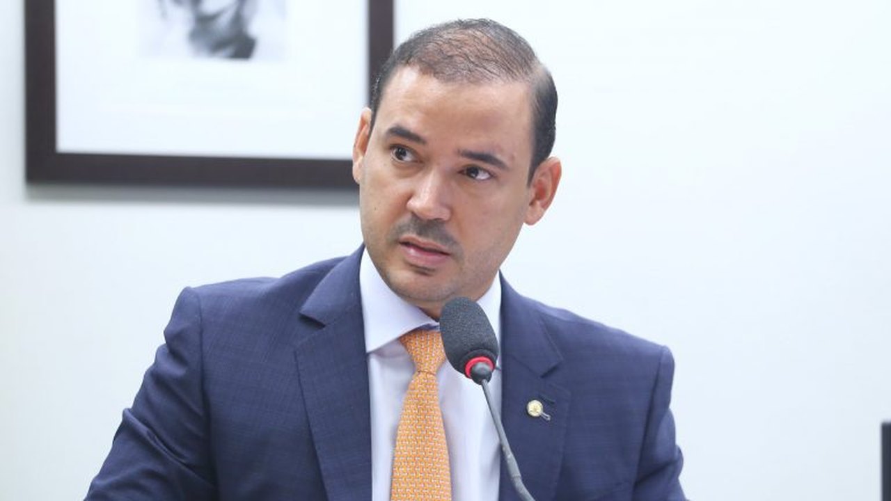 Quaest: Vicentinho tem 59% dos votos válidos ao governo do TO; Professora Dorinha, 41%