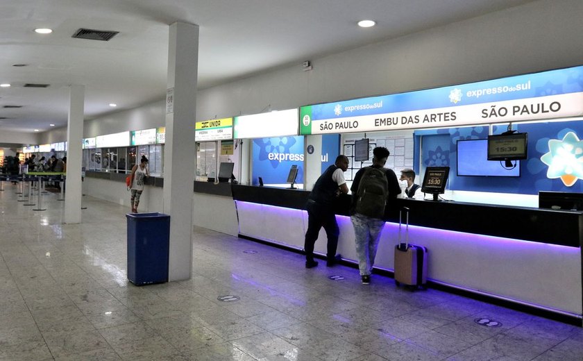 Setor de transportes puxa crescimento de serviços em abril