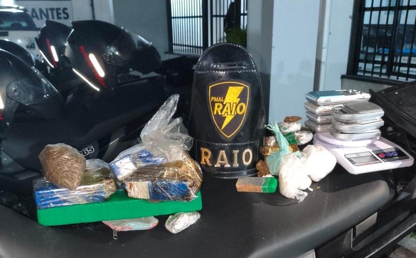 PM prende suspeito com dois quilos de drogas e oito balanças de precisão