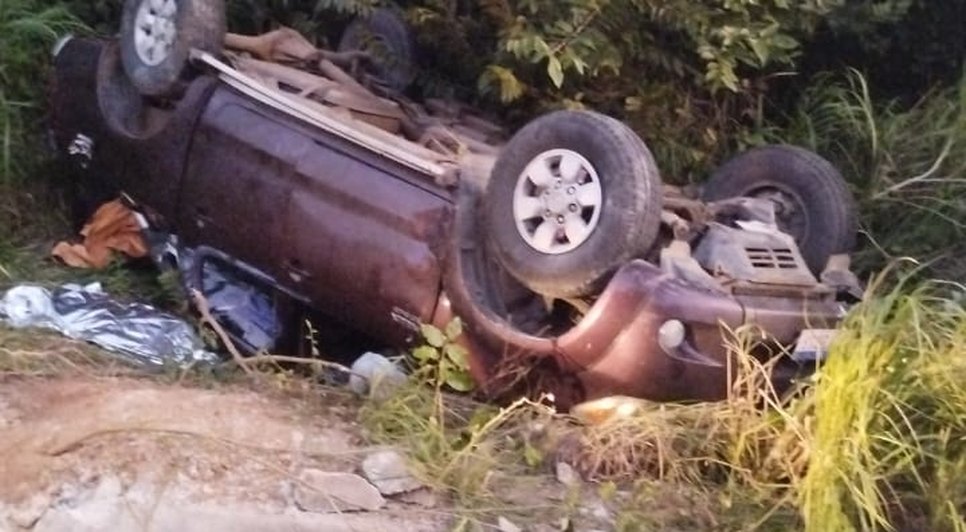 Mulher morre após carro perder controle e capotar em Japaratuba