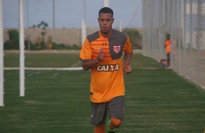 Com novo técnico, CRB renova com 8 da Série B e anuncia atacante
