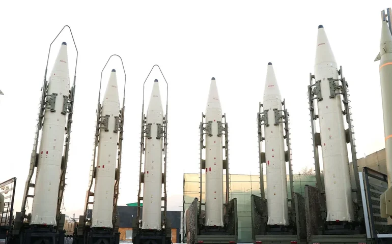 Irã está perto de enviar mísseis balísticos para a Rússia, afirmam serviços de inteligência