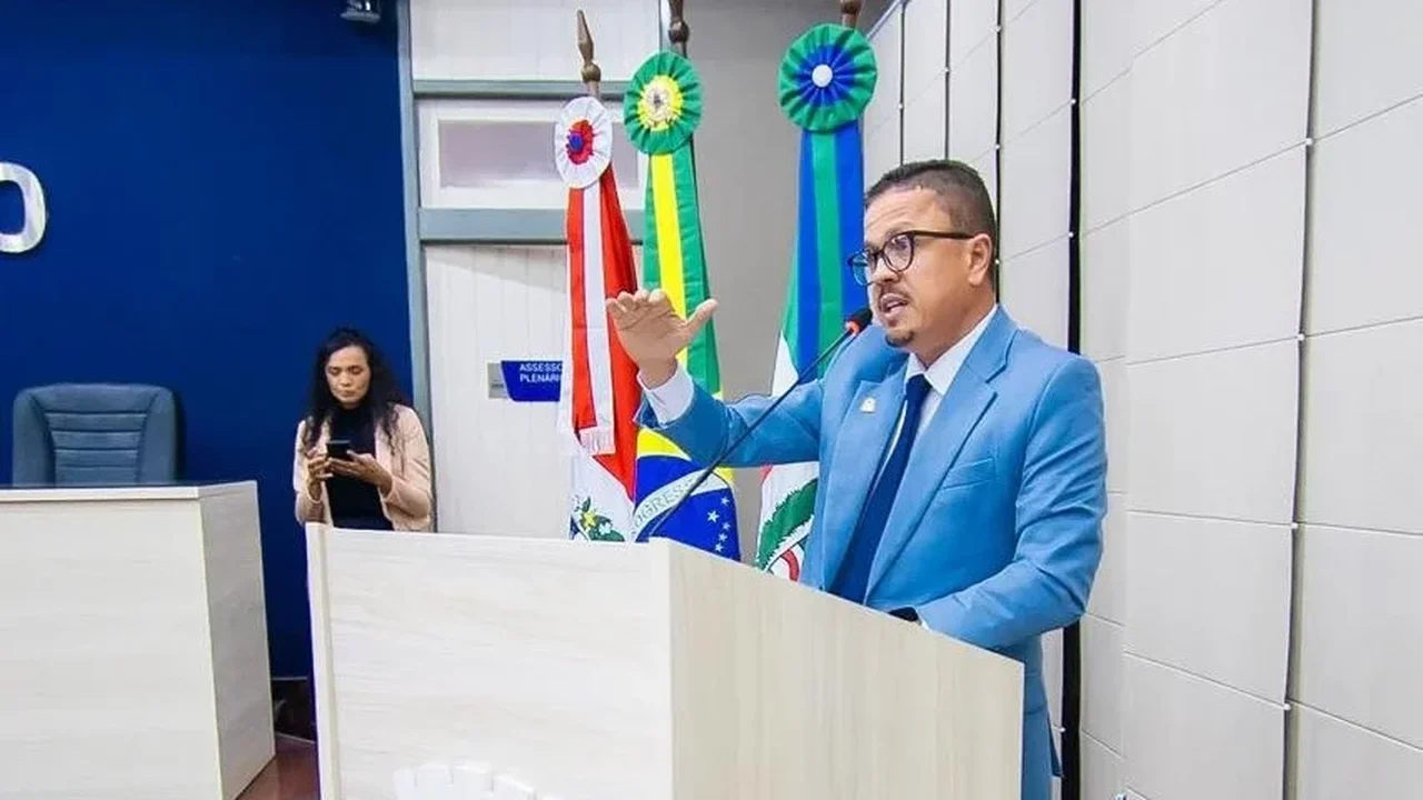 Vereador Charles Hebert critica reajuste de 4,3% em duas parcelas da Prefeitura e classifica percentual como desrespeito aos servidores de Maceió