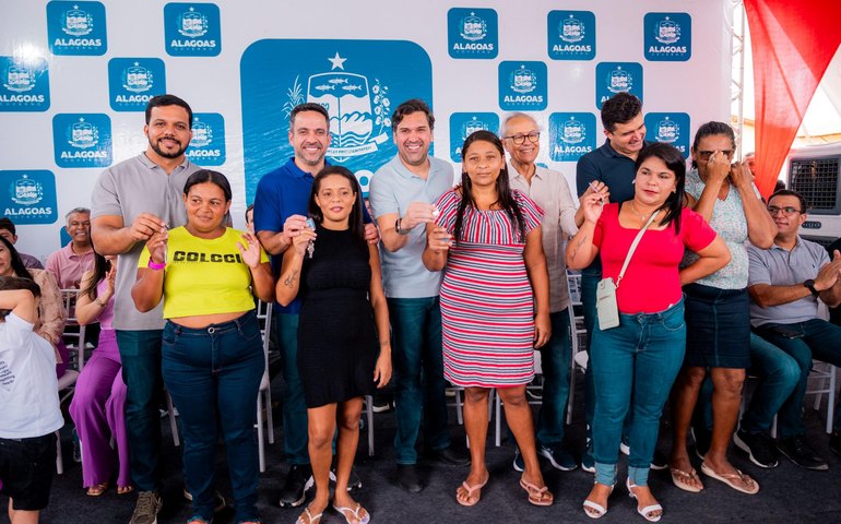 Paulo Dantas entrega moradias e obras de infraestrutura em Dois Riachos