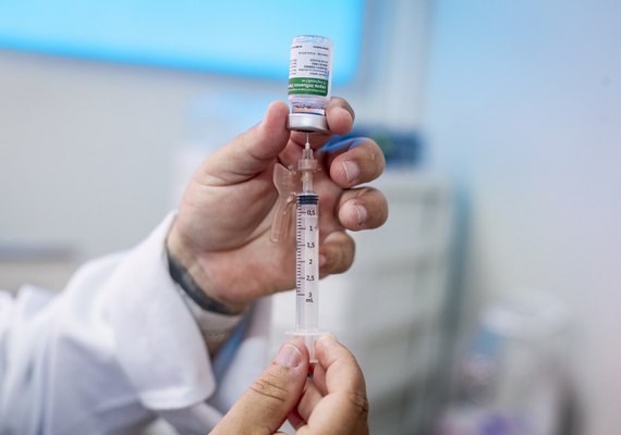 ImunizaVan percorre bairros de Maceió levando vacinação contra a Influenza