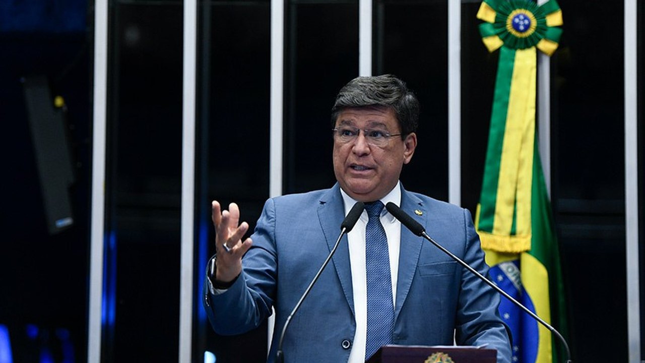 Carlos Viana defende obrigatoriedade da venda fracionada de medicamentos