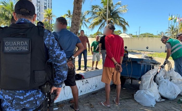 Após a constatação dos indícios do crime de receptação qualificada, os suspeitos foram encaminhados à Central de Flagrantes