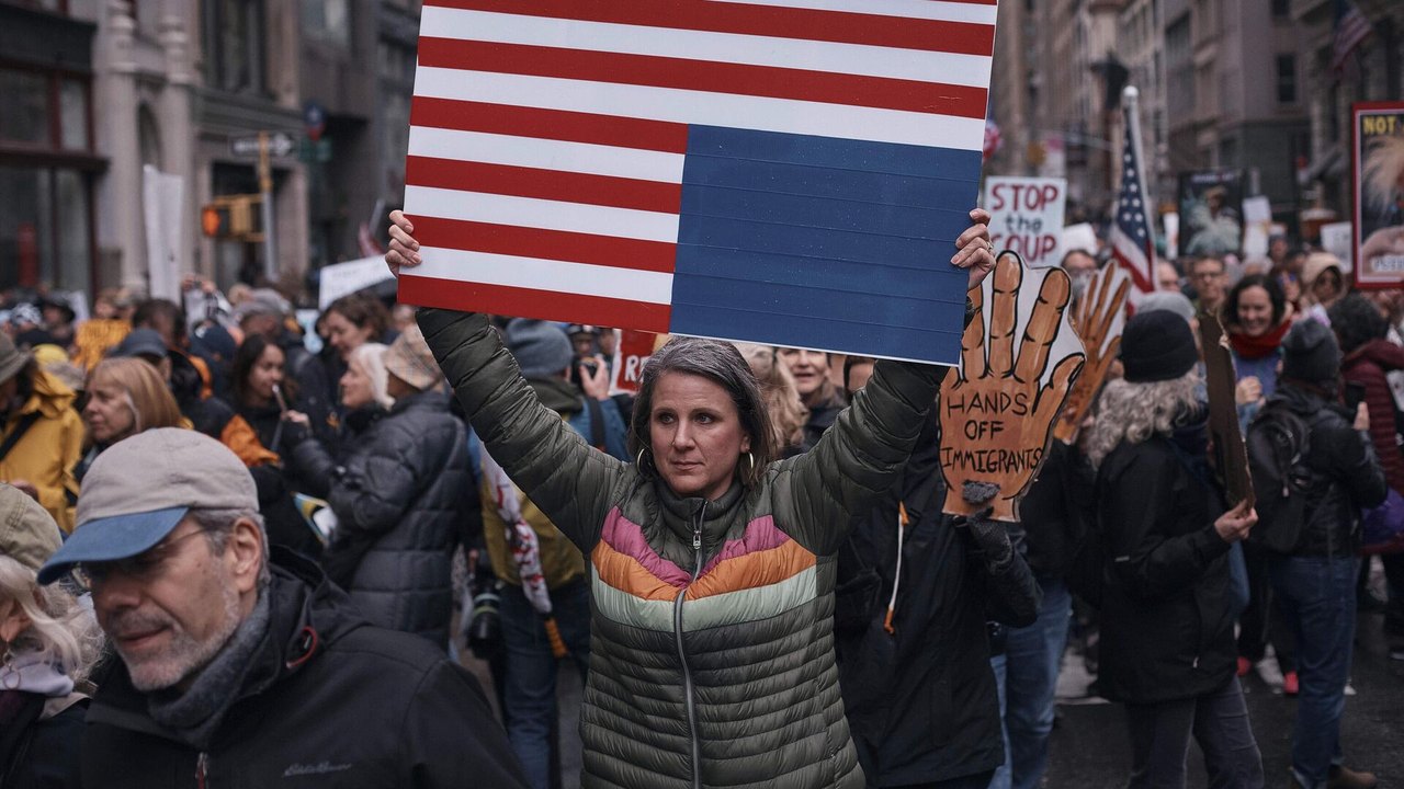 Manifestação contra Trump e Musk reúne milhares em Washington e outras cidades dos EUA