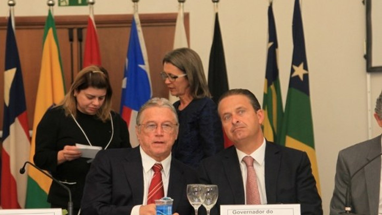 Governador Teotonio decreta luto de 5 dias pela morte de Eduardo Campos