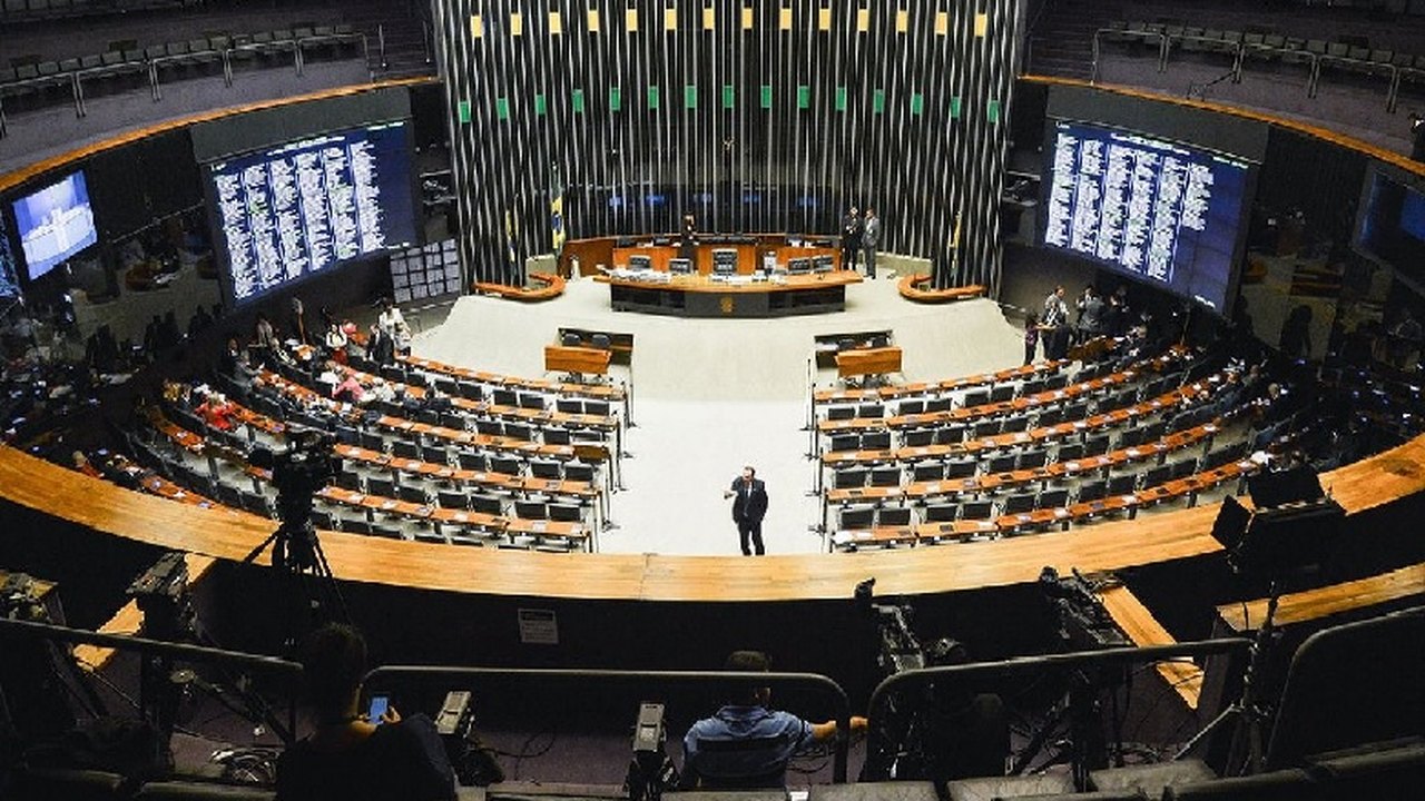 Senado aprova reajuste salarial para presidente, vice, parlamentares e ministros