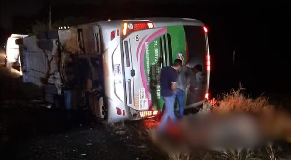 onibus-tombado / Foto: Foto: Reprodução Redes Sociais