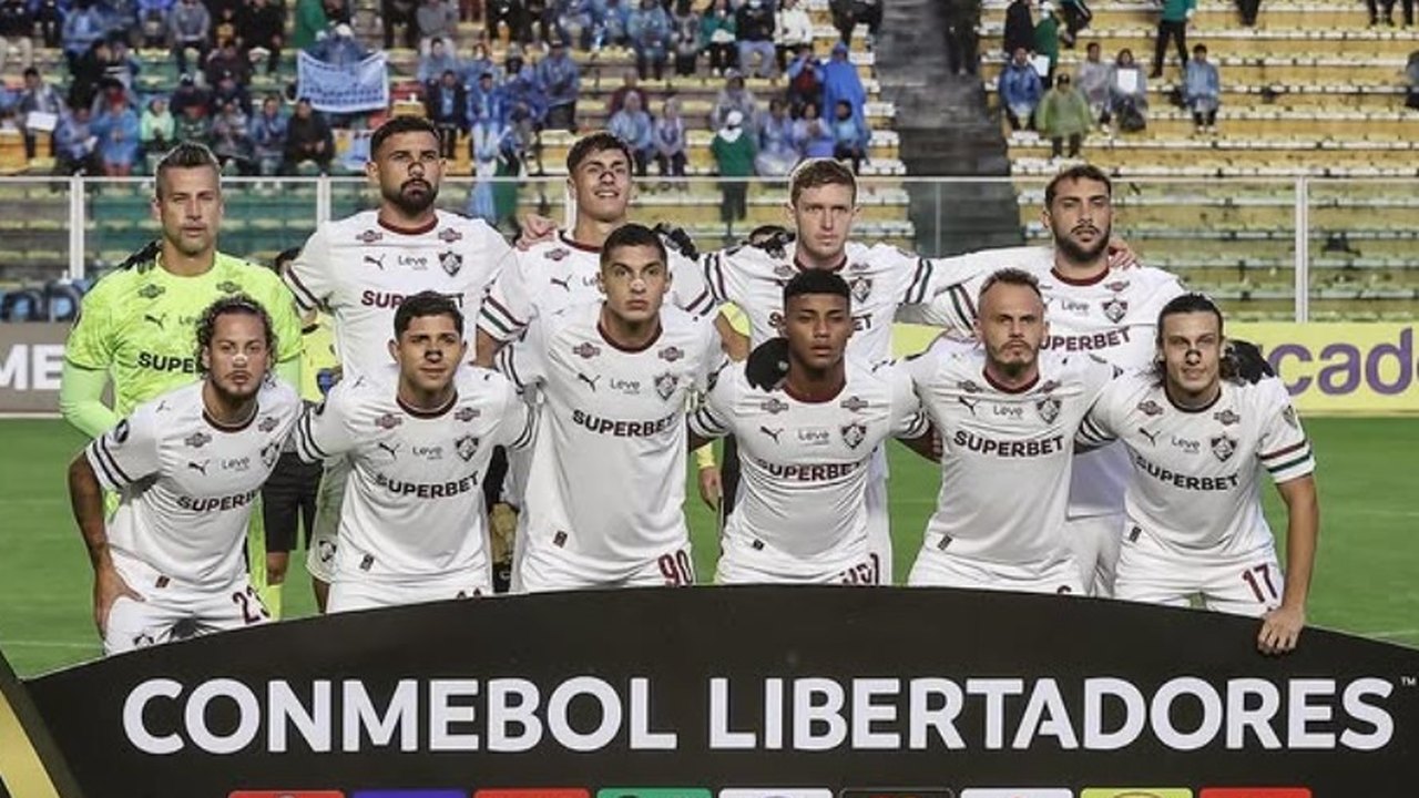 VAR intervém e árbitro anula expulsão polêmica em partida do grupo do Fluminense