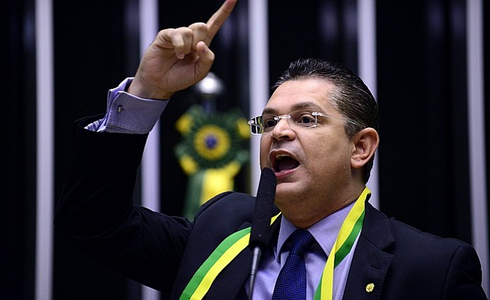 Sóstenes chama Moraes de “ditador psicopata” após decisão sobre Zambelli