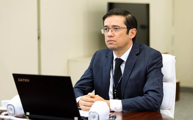 Bolsonaro exonera diretor da PRF e designa chefe da PF para a embaixada em Madri