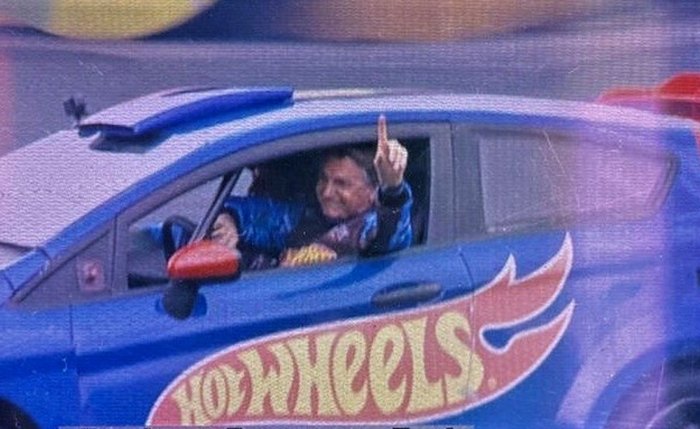 Presidente foi à pista e dirigiu um dos carros do show Presidente foi à pista e dirigiu um dos carros do show