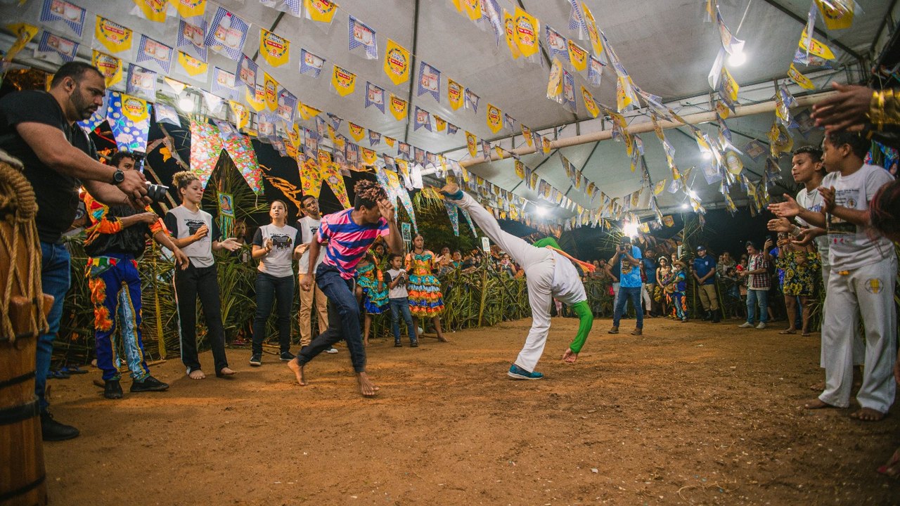Comunidade Mangabeiras mescla tradição junina e capoeira em Arraiá comunitário