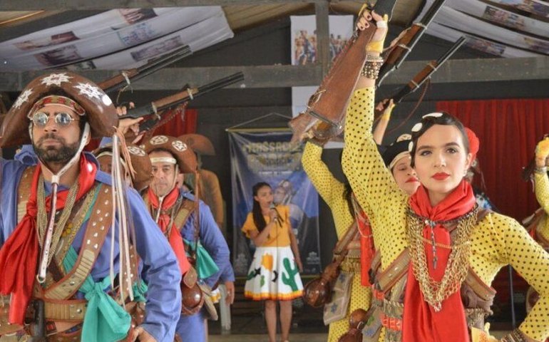 Em Serra Talhada-PE grupos participam do Encontro Nordestino de Xaxado