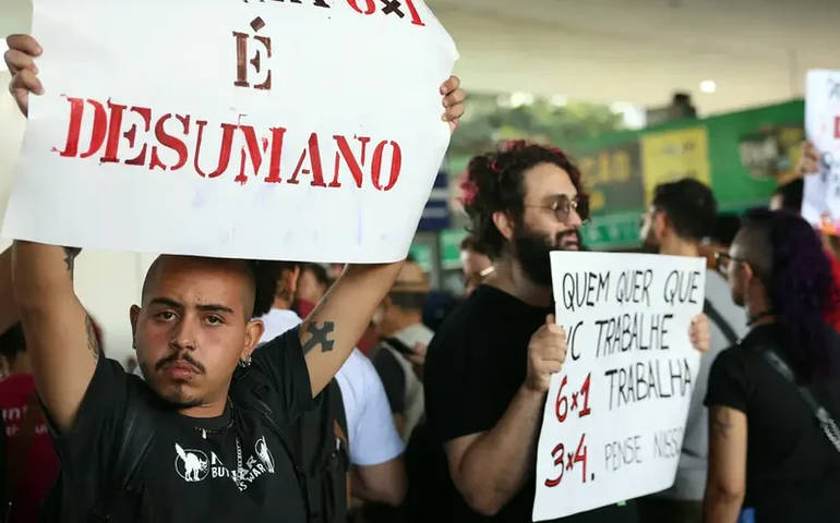 No mundo trabalhadores se manifestam por direitos e fim da guerra