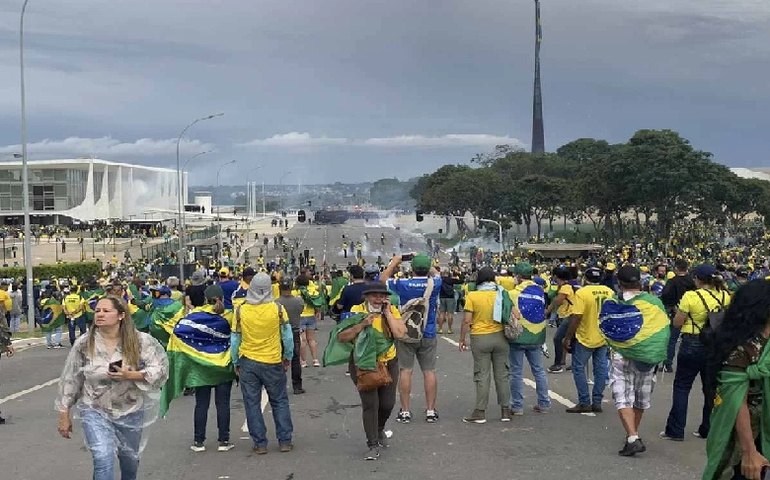 Rio: manifestantes começam a desocupar acampamento em frente ao Comando Militar