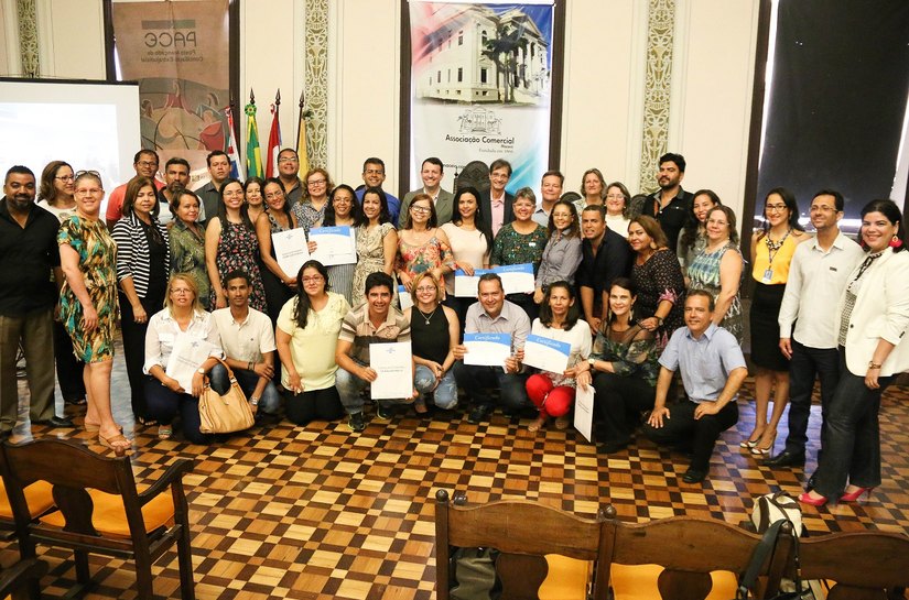 Professores capacitados na metodologia Despertar recebem certificados