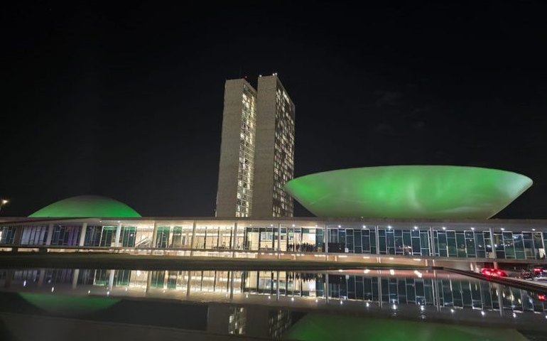 Iluminação verde no Palácio do Congresso Nacional alerta para o glaucoma