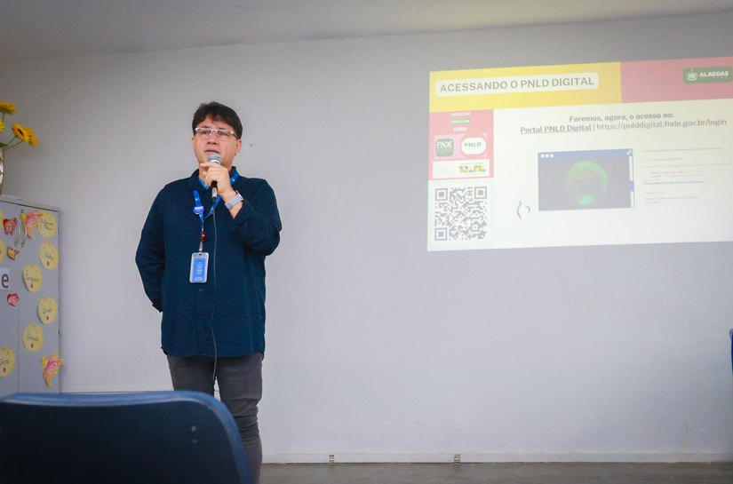 Seduc promove encontro para orientar escolha de livros didáticos para o Ensino Médio