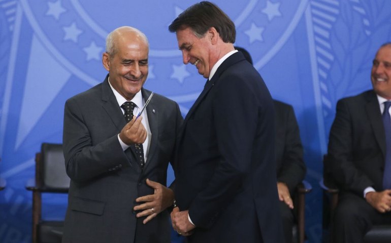 Bolsonaro ao lado de Ramos: ‘quando último brasileiro tomar a vacina, eu tomo’