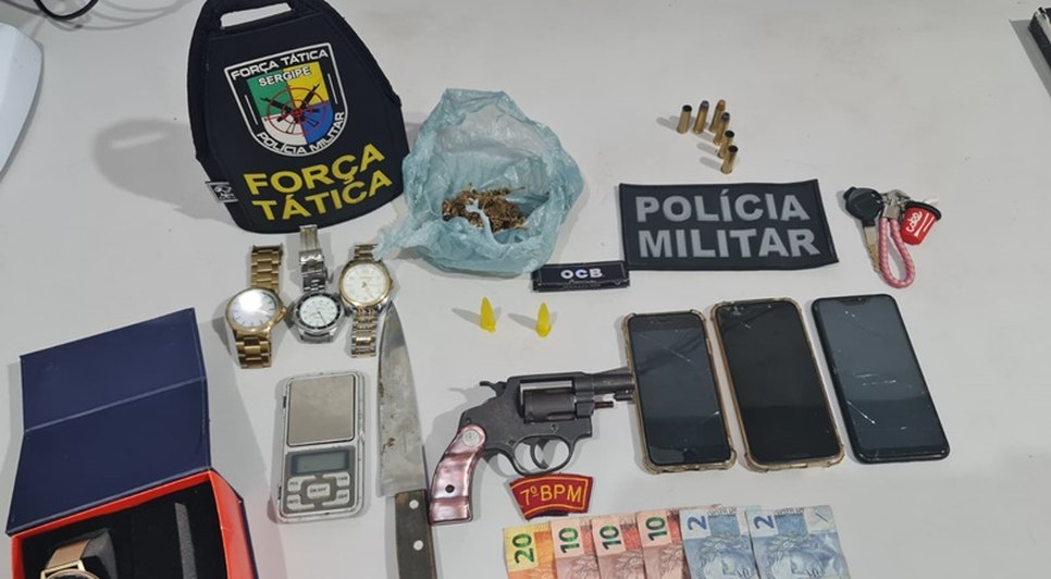 Material apreendido pela PM inclui entorpecentes e arma de fogo. / Foto: Foto: Polícia Militar de Sergipe