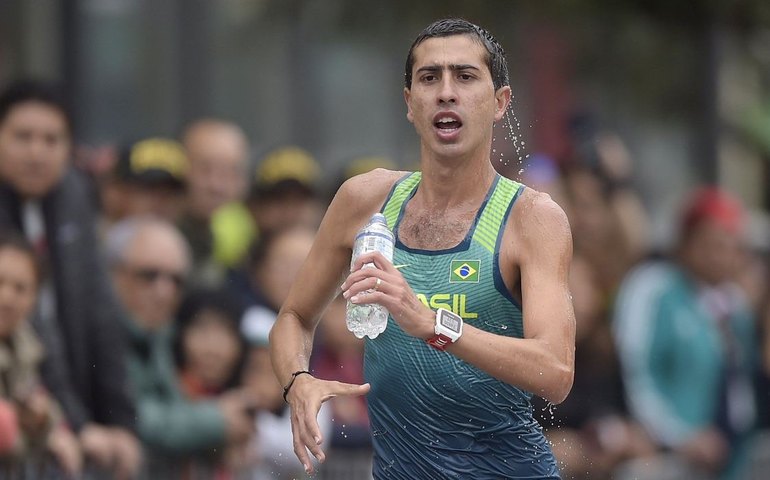 Marcha atlética: Caio Bonfim é ouro e faz índice olímpico para Paris