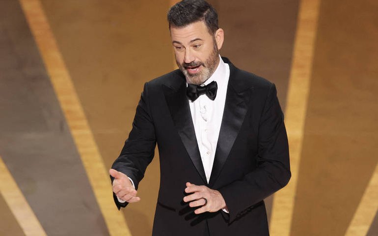 Jimmy Kimmel abre Oscar 2023 com piada sobre tapa de Will Smith em Chris Rock