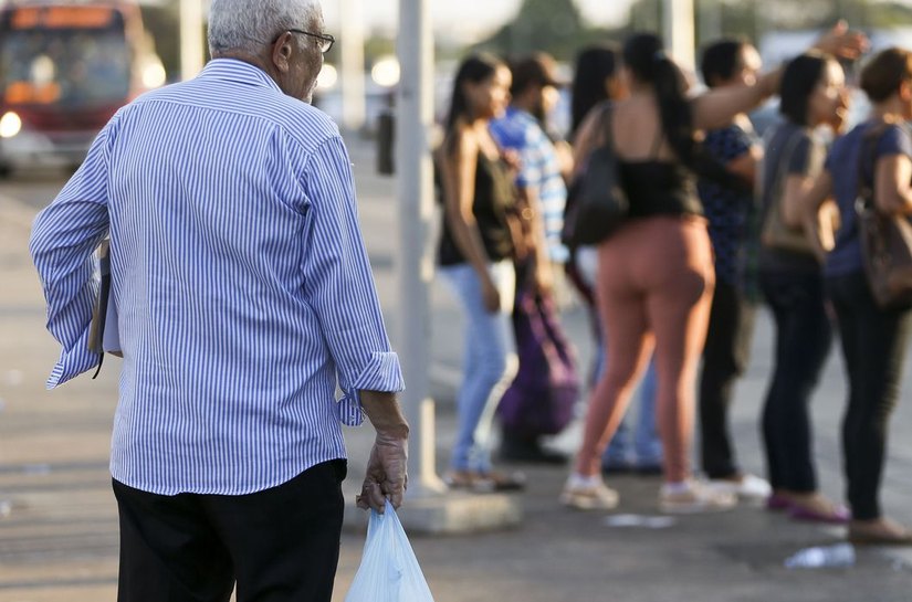 Expectativa de vida no país sobe para 76,6 anos, a maior já registrada