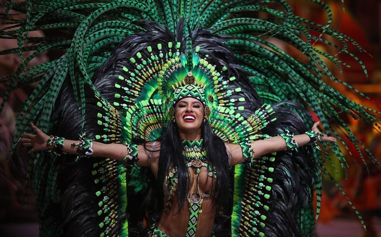 Bois Garantido e Caprichoso deixam rivalidade de lado e fazem festa para Isabelle em Manaus