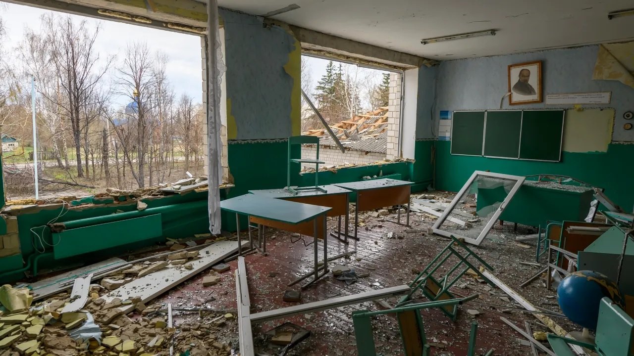 Guerra destruiu mais de 1.300 escolas na Ucrânia, pondo em risco educação de 6,7 milhões de crianças, diz Unicef