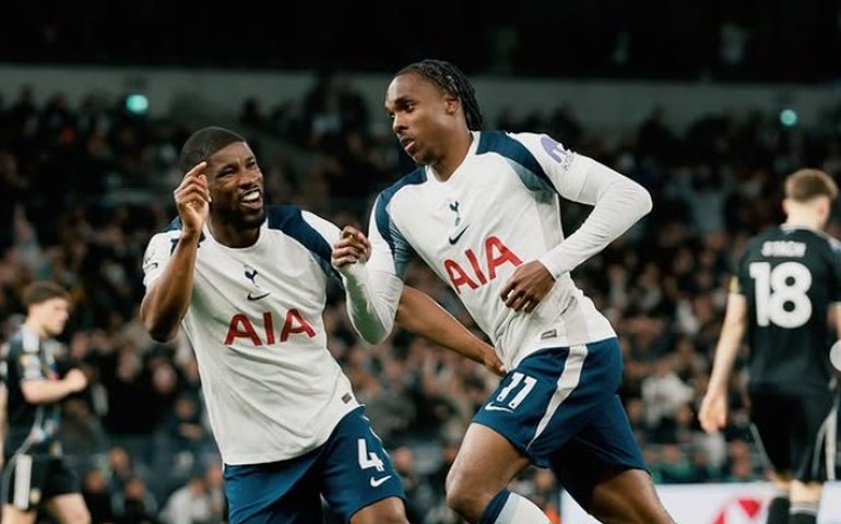 Tottenham empata com Leeds e segue ameaçado pelo rebaixamento na Premier League