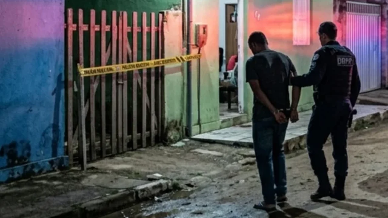 Homem é preso em Craíbas após invadir residência e ameaçar ex-companheira com faca