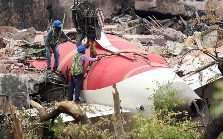 Mortos em acidente aéreo na Índia sobem para 279, diz mídia